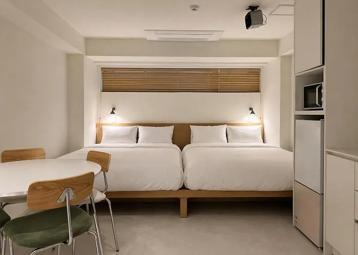 102 Rowa New & Cozy Airport Bus 3min Lines 5 & 7 Hostel